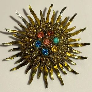 Vintage Little Nemo LN/25 sunburst rhinestone flower Broach gold tone (681)